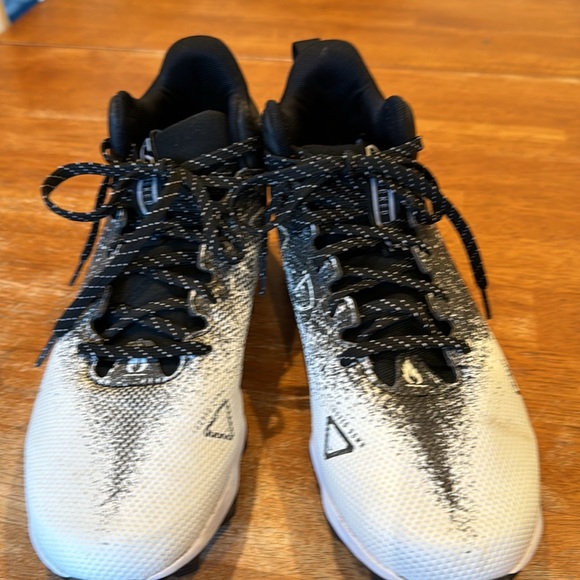Under Armour Spotlight Football Cleats - size 7.5 men - Picture 4 of 6